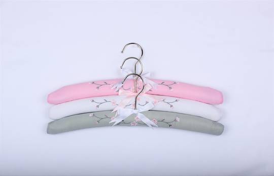 Magnolia coat hangers - set of 3. Code: EH-MAG